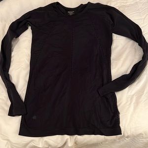 Athleta top with hole detailing
